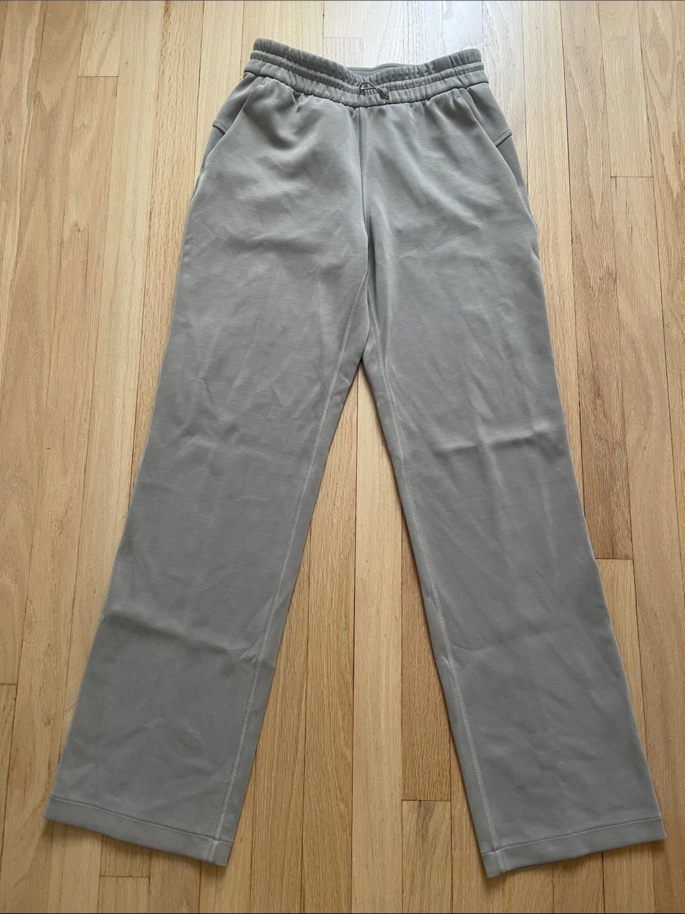 Lululemon women’s  Elastic-Waist Pants in Light Gray size 4